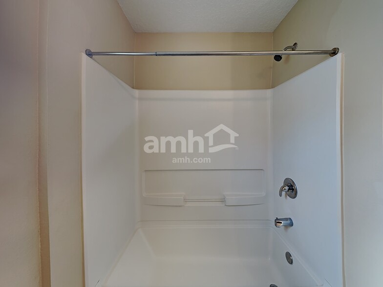 Building Photo - 563 Worcester Ct