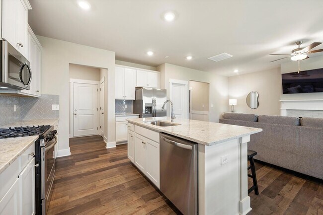 Building Photo - 2117 Firelight Wy