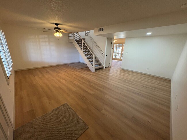 Building Photo - NewB SAC T 7558