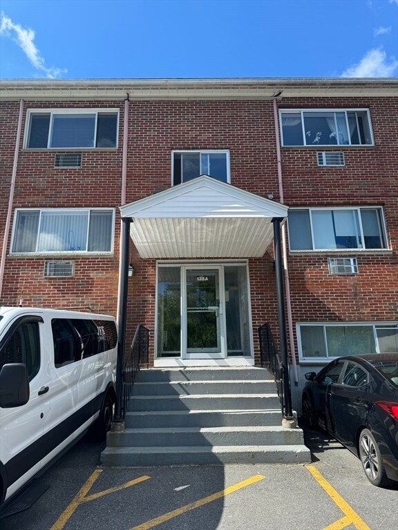 Building Photo - 135 Winthrop St