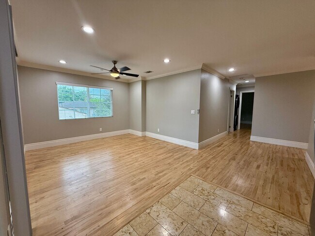 Building Photo - MOVE IN READY 2/2 with 2 Assigned Parking! In Unit Washer & Dryer! Gated Community! Centrally Loc...