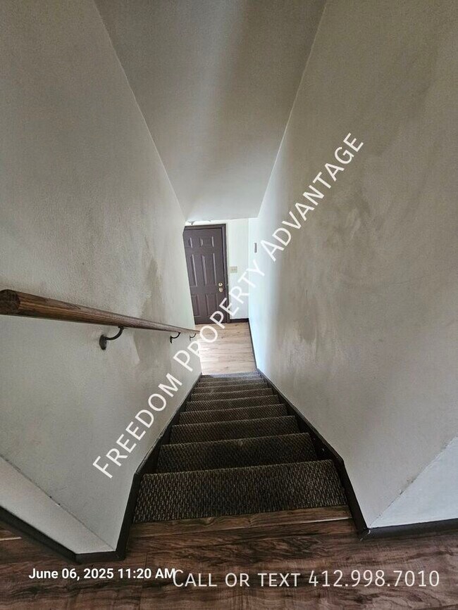 Building Photo - 130 Hall Ave