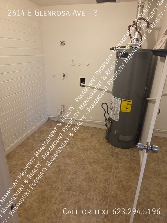 Building Photo - 2614 E Glenrosa Ave