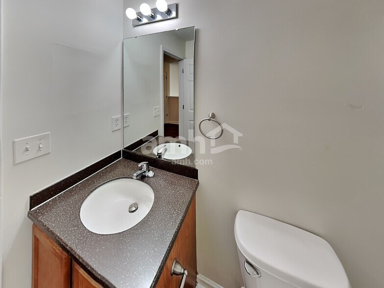 Building Photo - 15634 Lakepoint Forest Dr