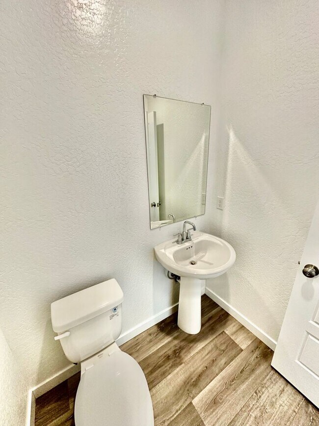 Building Photo - Newly-Built NextGen 5 bed 3.5 bath Lennar ...
