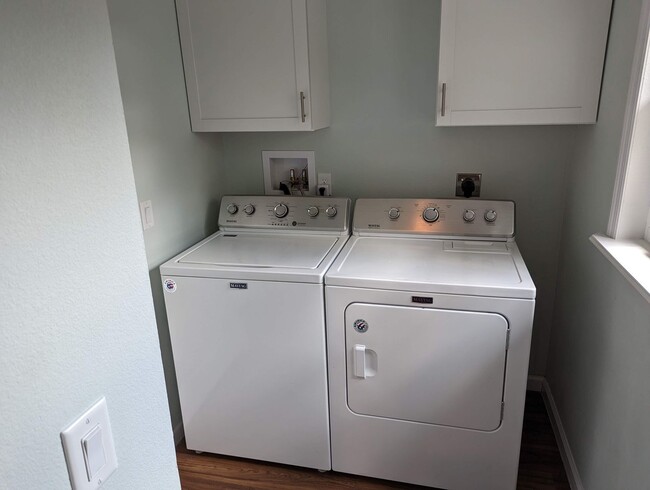 Building Photo - Beautiful Newer Home with 3 bedroom and 2 ...