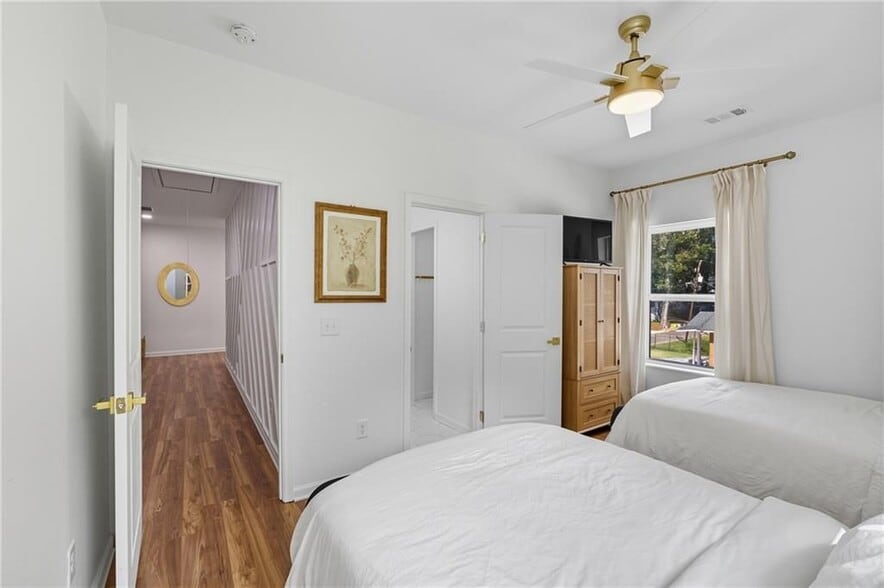 Building Photo - 1278 Plaza Ave