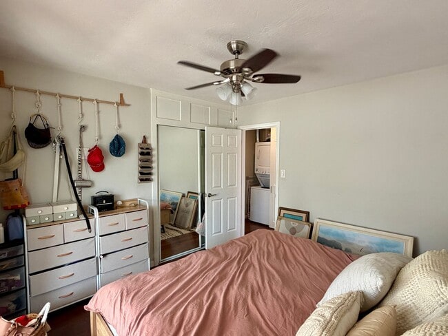 Building Photo - Classic Carlsbad Beach Bungalow