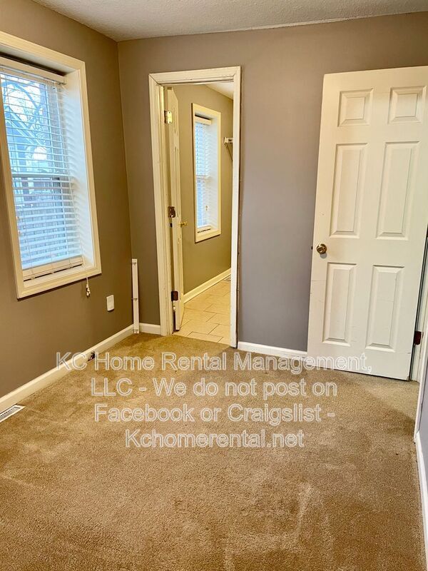 Building Photo - 1108 W 41st Terrace