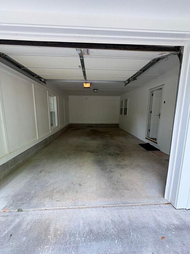 Building Photo - **Newly Renovated 2-Bedroom Home on Petree Road**