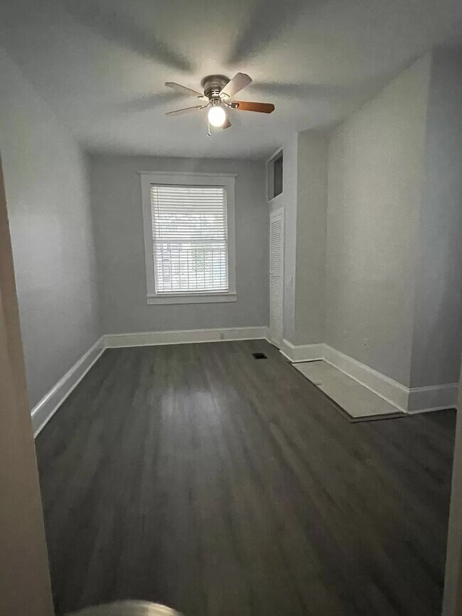 Building Photo - 643 E Henry St