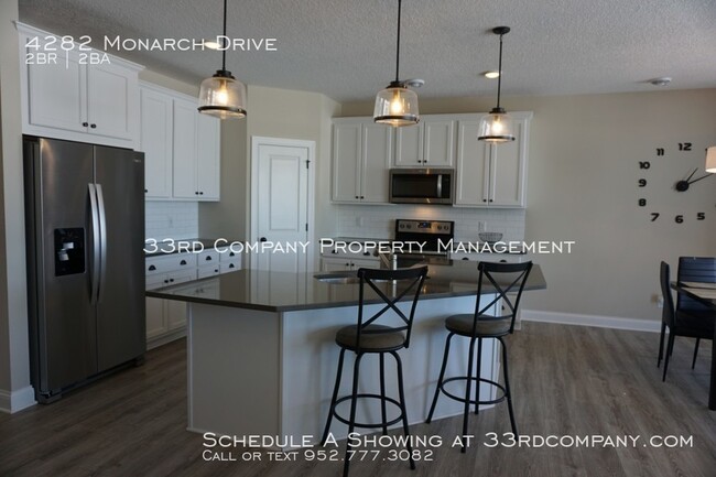 Building Photo - Easy Living, One-Level Woodbury Villa!