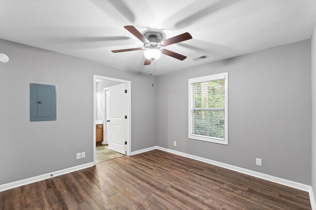 Building Photo - 800 Martin St