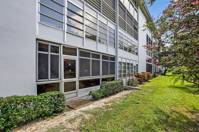 Building Photo - 2505 Antigua Terrace