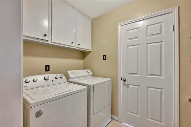 Building Photo - 1710 San Sebastian Ln