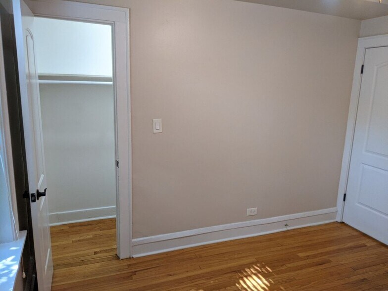 Building Photo - 716 Reba Pl