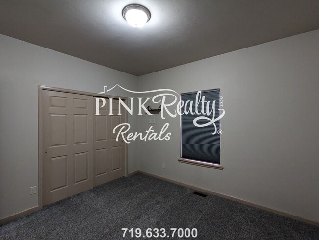 Building Photo - 1325 N Challenger Pl