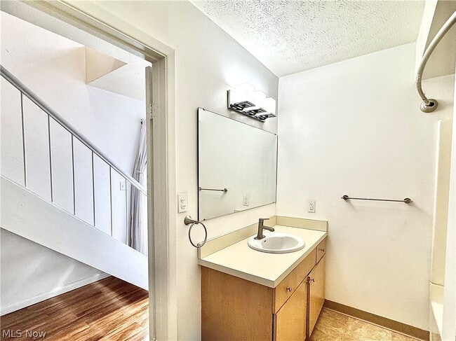 Building Photo - 1900 Grove Ct