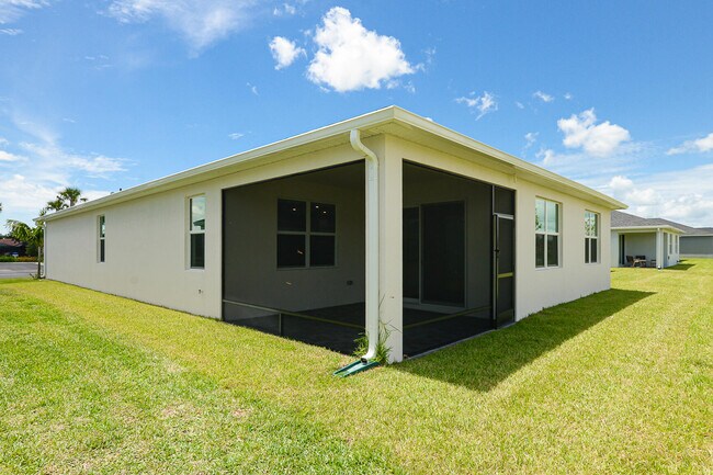 Building Photo - 9062 Dahlia Cir