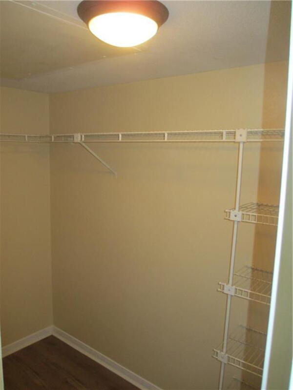 Building Photo - 8888 Tallwood Dr