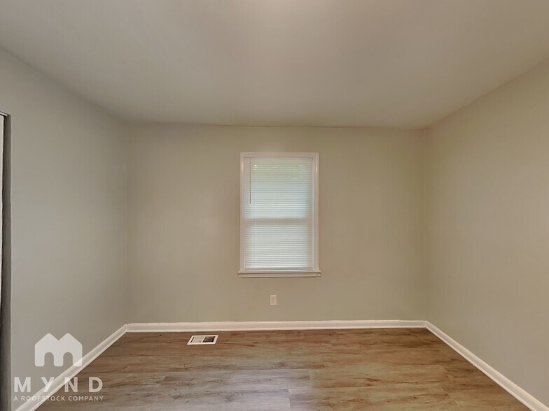 Building Photo - 438 Greenhill Way