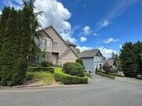 Building Photo - 3711 Lincoln Ct NE