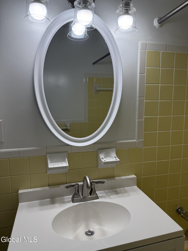 Building Photo - 7 Elgin St