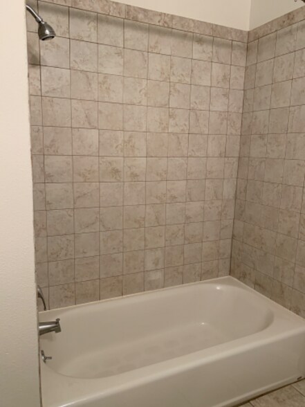 Building Photo - 1505 SE 22nd Ave