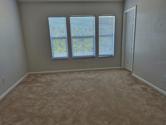 Building Photo - 2338 Silver Palm Dr