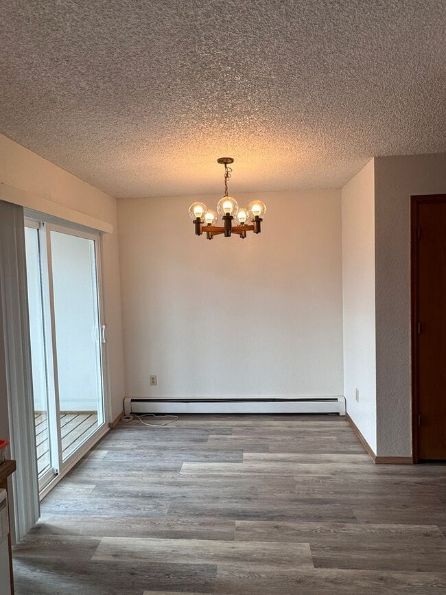 Building Photo - Sunny and Cute 2 Story, 2Bed, 1.5Bath Townhouse in Grand Junction!!!!