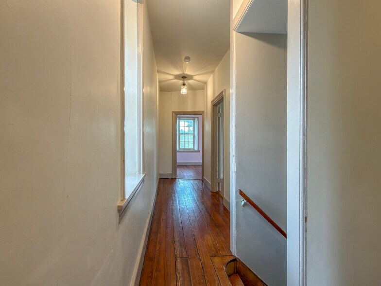 Building Photo - 261 Hopeland Rd