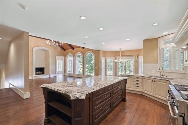 Building Photo - 1965 W Wesley Rd NW