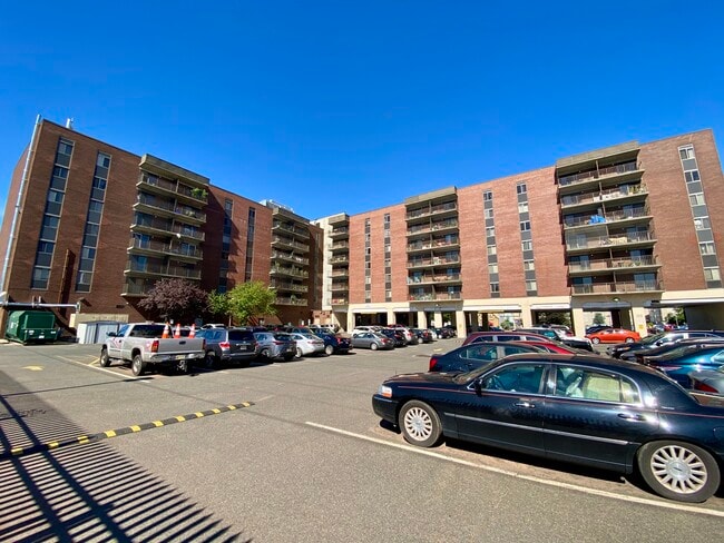 Building Photo - 10 N Wood Ave