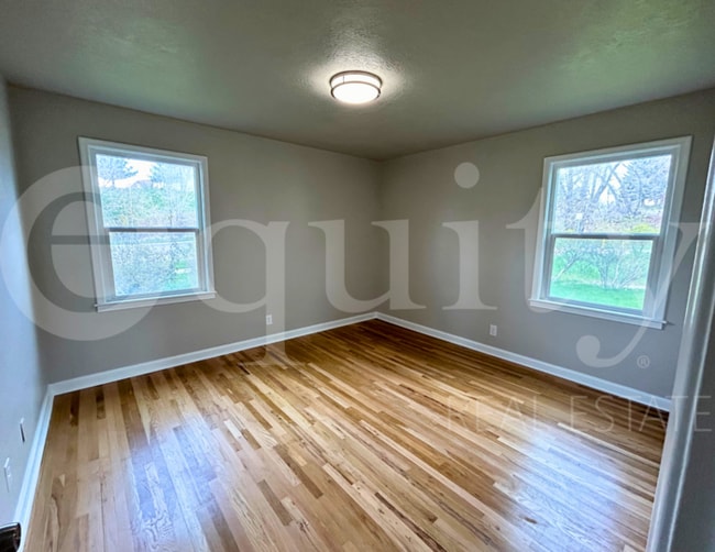 Building Photo - 105 E 500 N