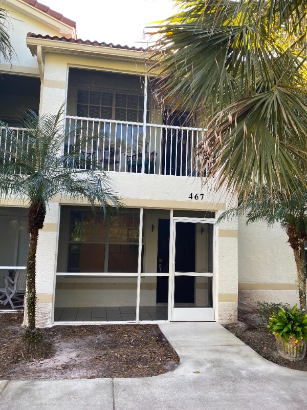 Building Photo - 467 SE Kitching Cir