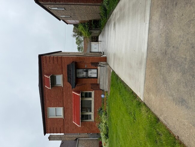 Primary Photo - 10945 S Green St