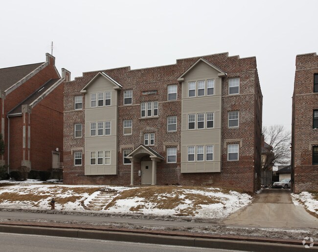 Building Photo - 3640 Southwest Tfwy