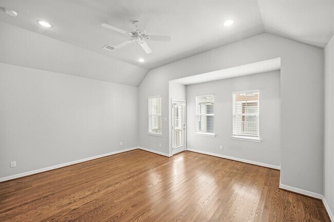Building Photo - 611 W 24th St
