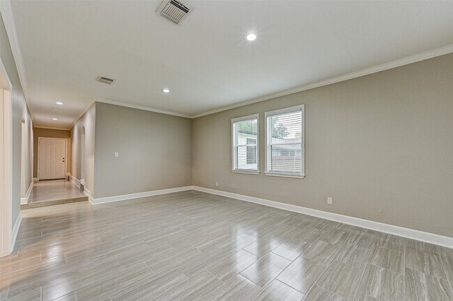Building Photo - 6618 Winton St
