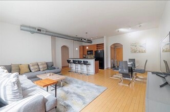 Building Photo - 1901 Post Oak Blvd