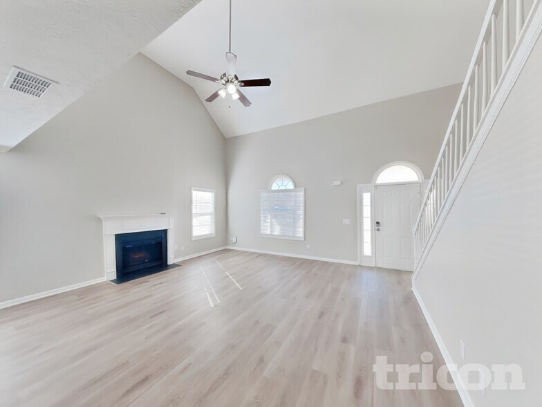 Building Photo - 129 Mary Joe Martin Dr