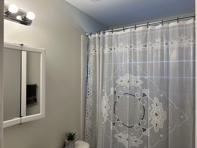 Building Photo - Spacious 4BR + Bonus Room – Available May 10! Regency Area!