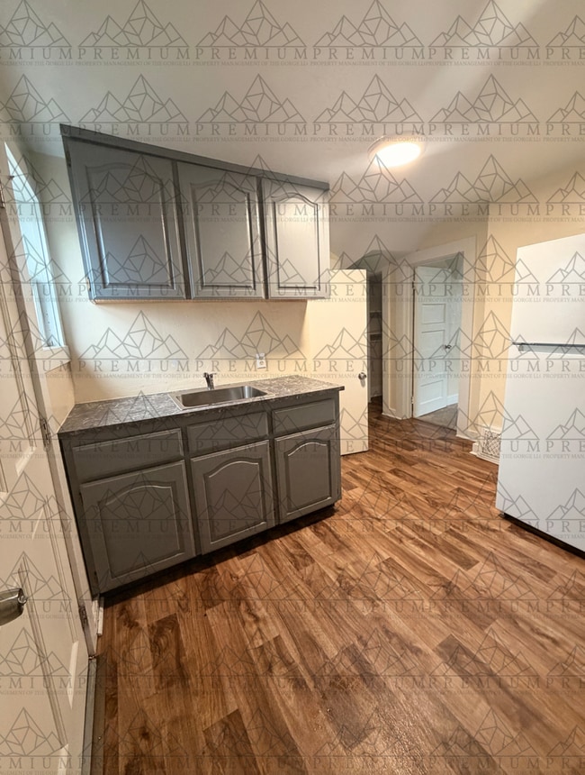 Building Photo - 714 Union St