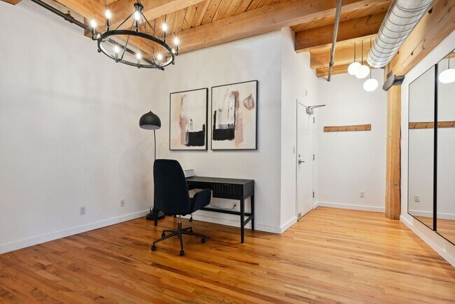 Building Photo - Luxurious Corner 2 BR/ 2 BA Franklin Loft ...