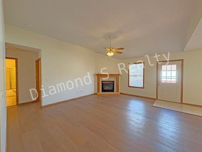 Building Photo - Beautiful 3 Bedroom Home with Shop Located in Southwest Springfield