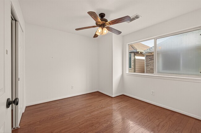 Building Photo - 218 Plaza Del Sol Park