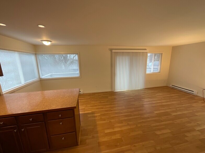 Building Photo - 935 N 85th St