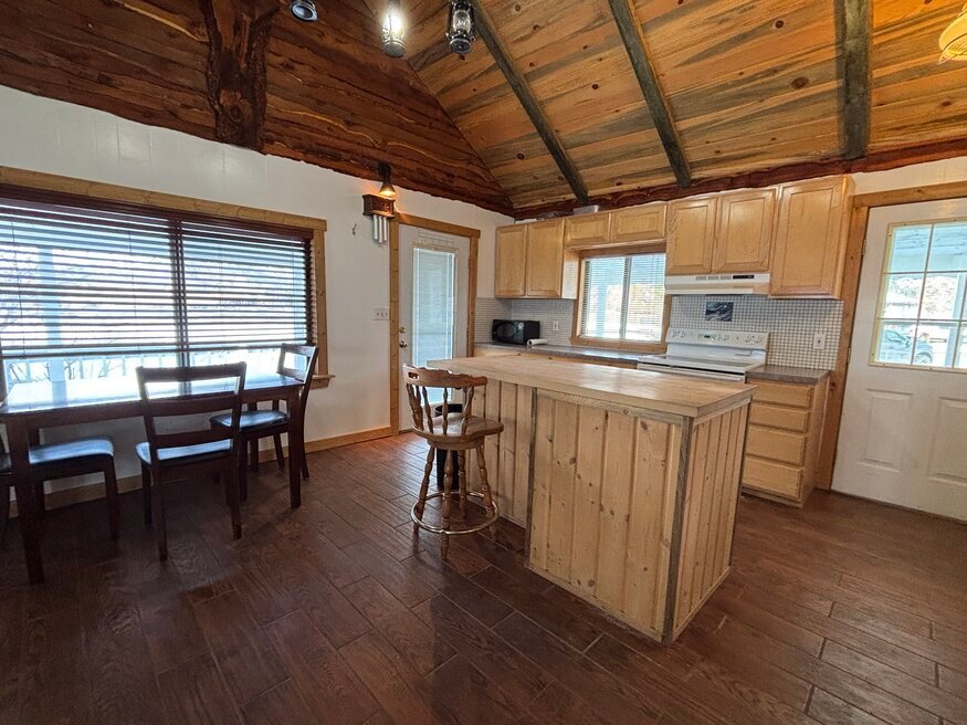 Building Photo - 162 Trail Dr