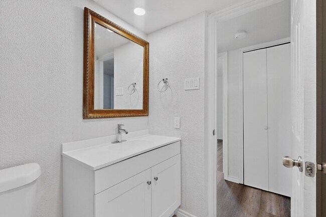 Building Photo - 5516 Laredo Ln