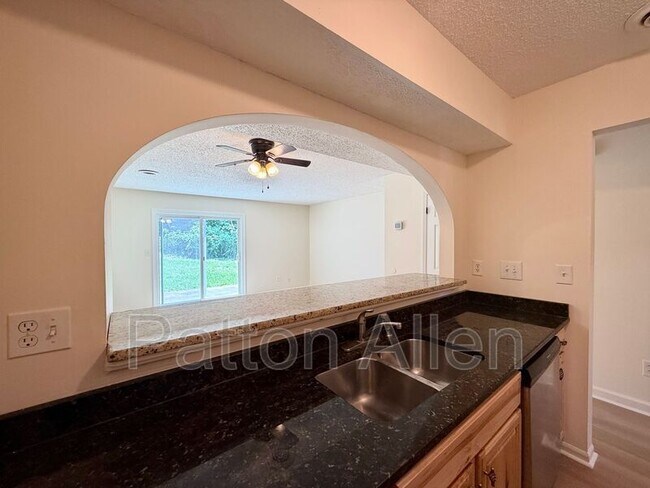 Building Photo - 4 Dawnwood Cir